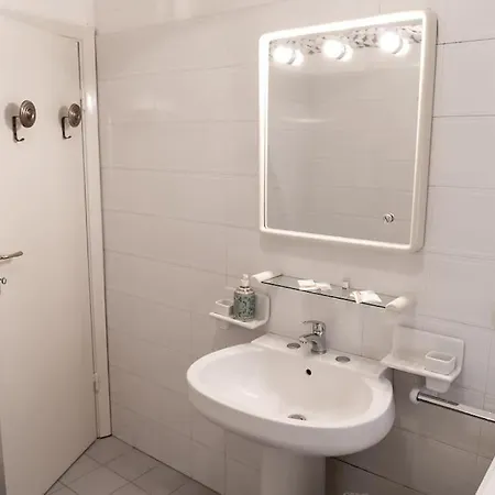 La Casa Dei Fiori 10 Min Dal Mare Ferienhaus Fano