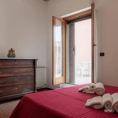 La Casa Dei Fiori 10 Min Dal Mare Ferienhaus *